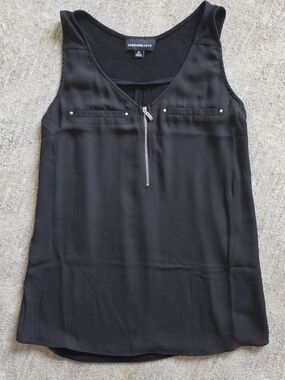 Fortune & Ivy Black Zip Front Sleeveless Blouse
